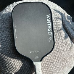 Pikkl Vantage PRO Pickleball Paddle **Gabe Tardio Model