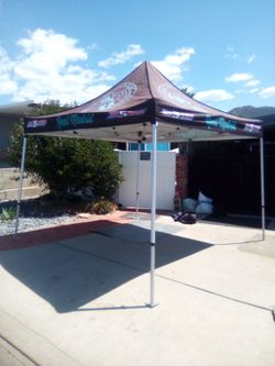 Pop up shade, with carry case and is really big!