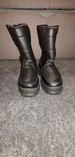 Kids Boy or Girl Size 4 Snow Boots