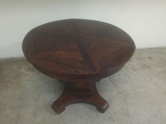 Jupe dining table