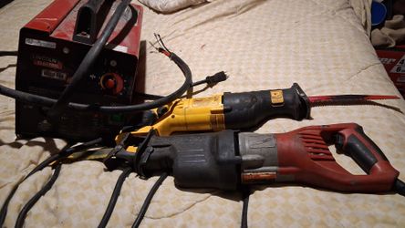 Saw saw Dewalt and Milwaukee