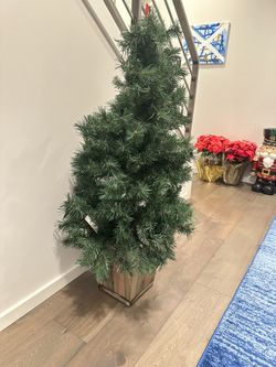 Pre-lit Christmas Tree