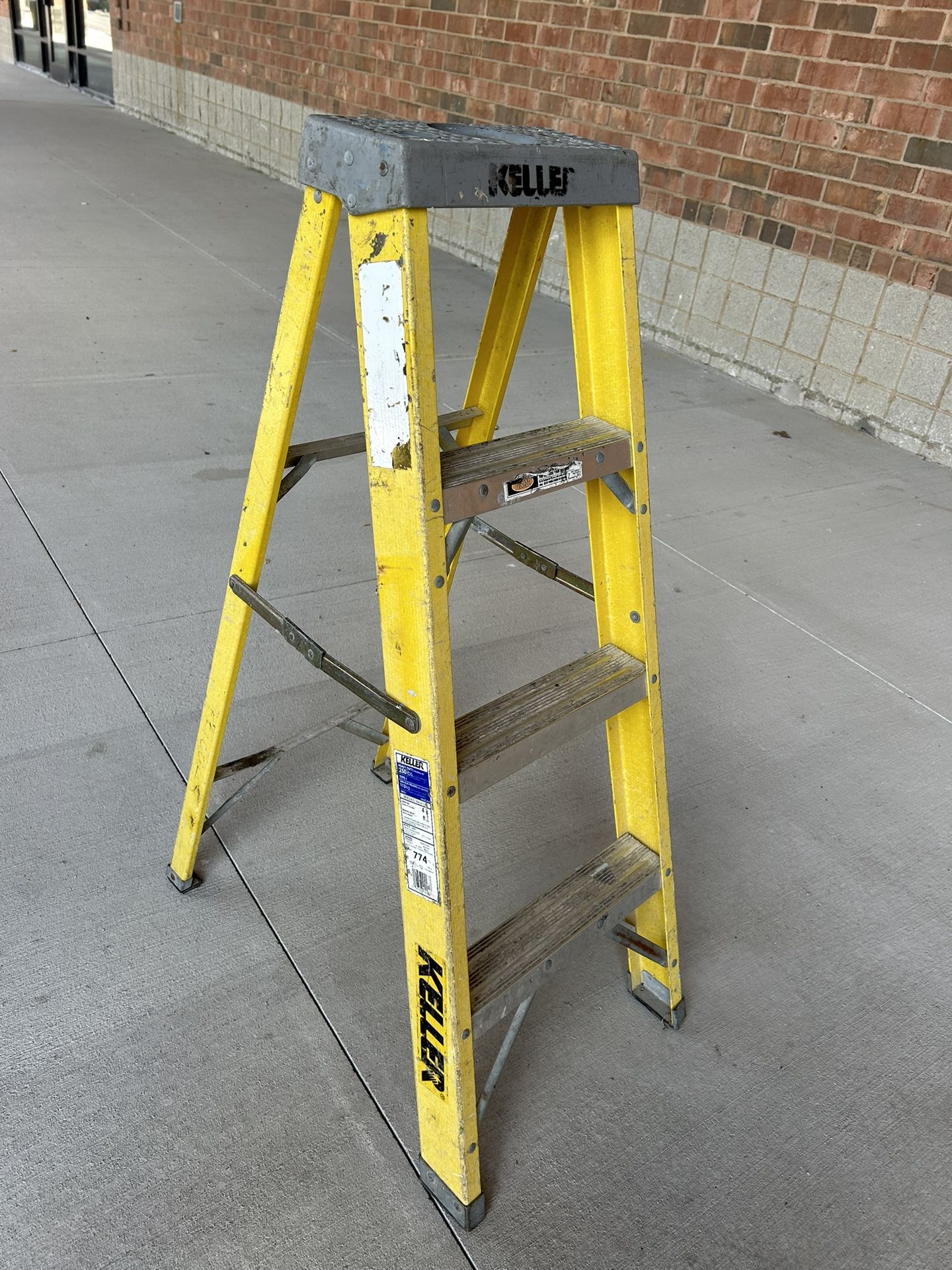 Keller 4’ Fiberglass Ladder