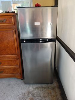 Hot Point Refrigerator 