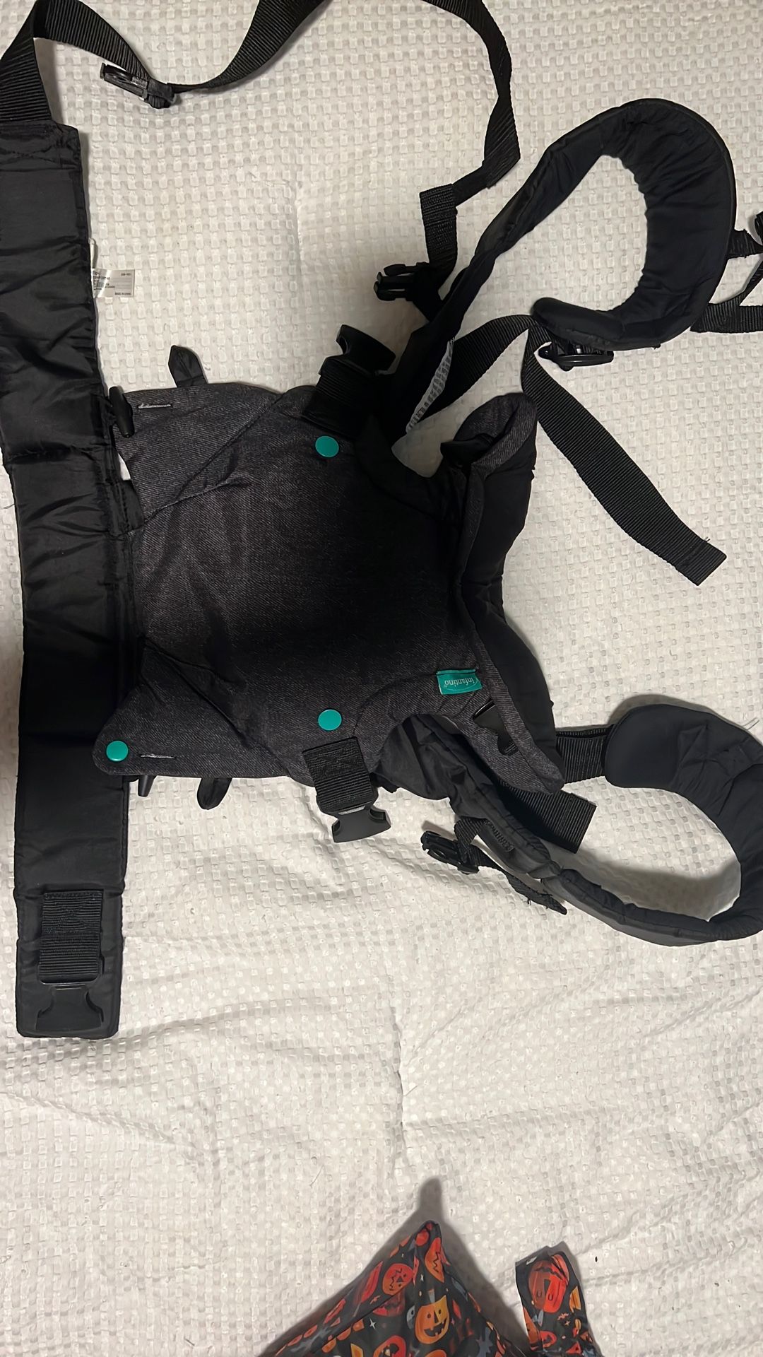 Infantino Flip 4-in-1 Convertible Carrier Like New 