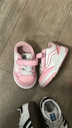 4c Pink vans 30$