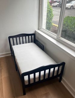 Toddler bed