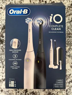 Oral B Electric Toothbrush (1 unit, 2 brush heads)