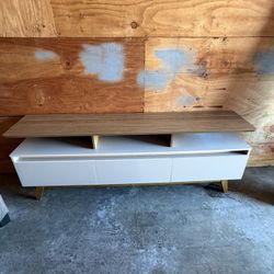 Manhattan comfort Yonkers entertainment  stand