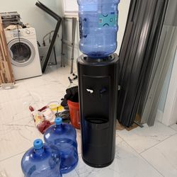 TOP LOADING WATER DISPENSER
