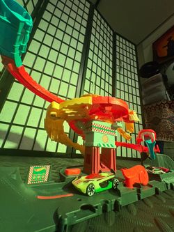 Hot Wheels City Pizza Slam Cobra Attack