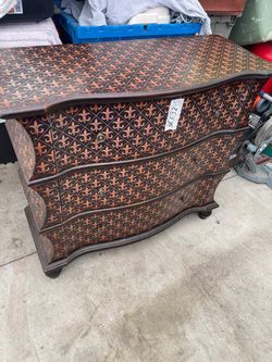 Fleur-de-Lis 3-Drawer Accent Chest