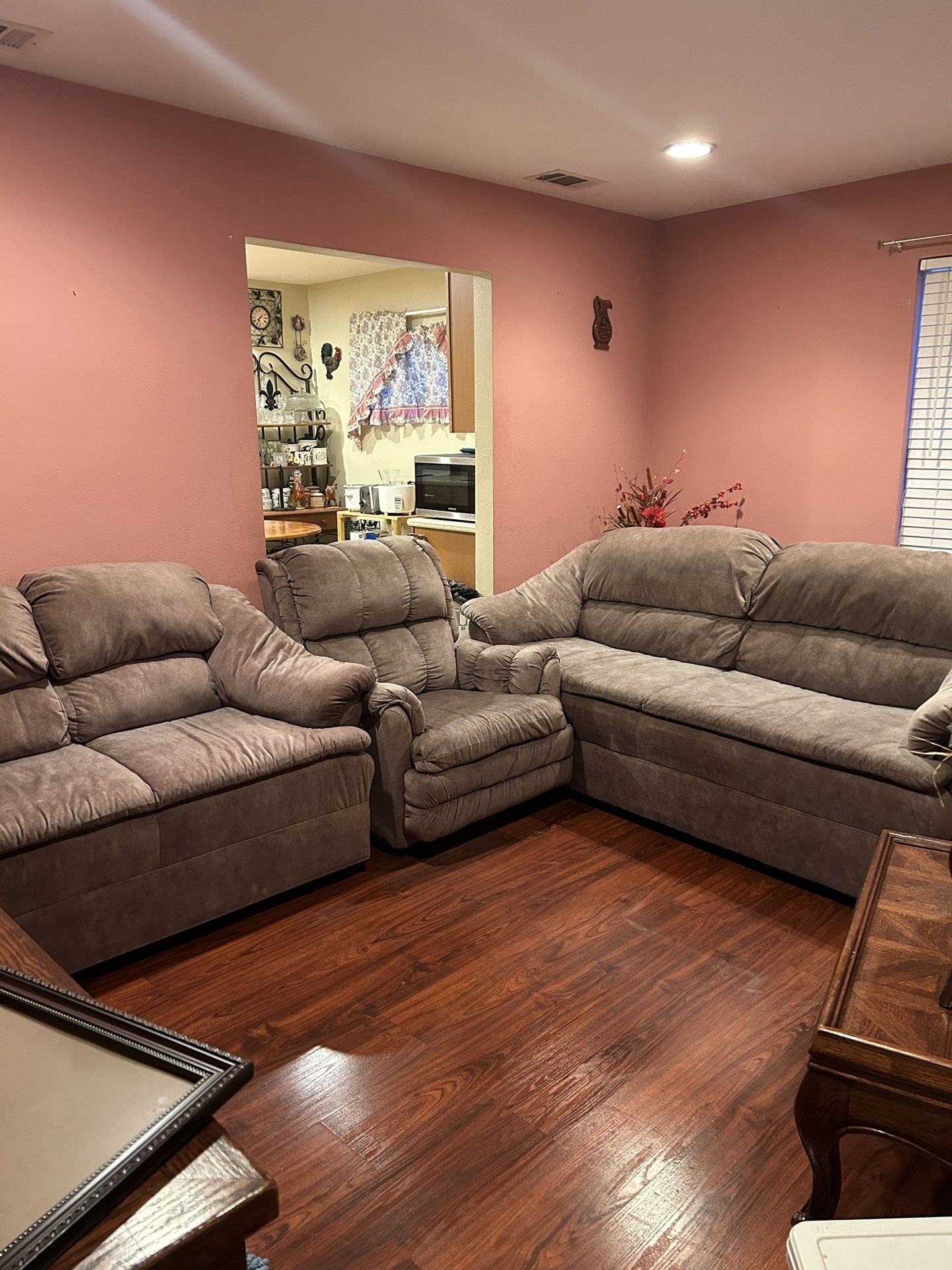 Sofa Set FOR SALE 