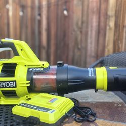 sopladora ventiladora turbo Ryobi RY40430 40 V de ion de litio 110 MPH