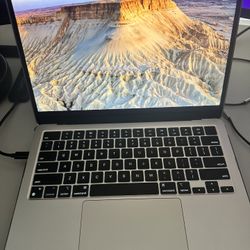 MacBook Air M2 2022