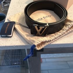 Men’s Louis Vuitton belt