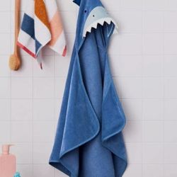 Pillowfort Shark Hooded Towel - Blue 25" x 50"