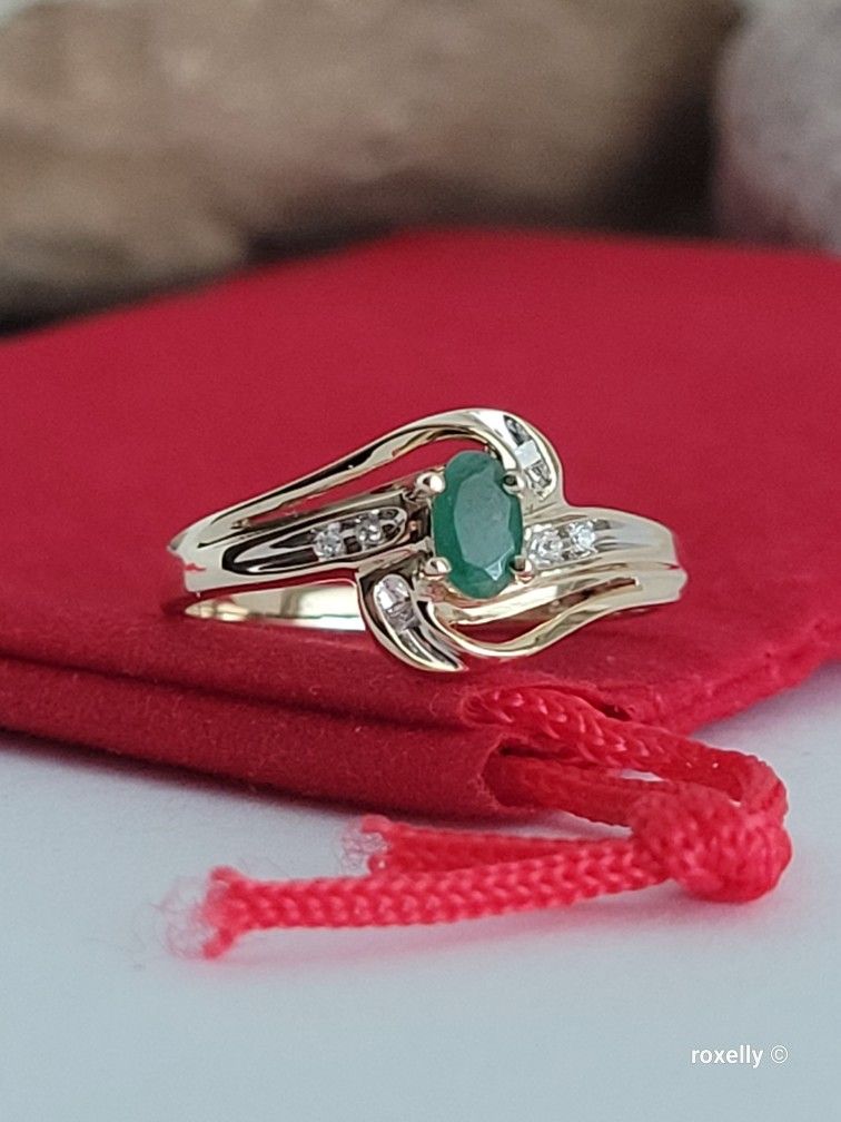⛔️RESERVED⛔️10k Size 6.75 Amazing Solid Yellow Gold Emerald and Genuine Diamond Ring! 👌🎁Post Tags: 10k 14k