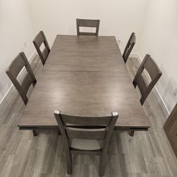 Modern Expandable Dining Table Set – Seats 6 (Great Condition)