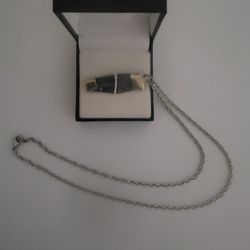 **NEW IN BOX** UNIQUE PENDANT AND NECKLACE