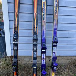 Two Par Of Skis In Good Shape
