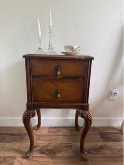 Vintage Queen Anne Wood Nightstand Side Table Made in USA