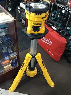 DEWALT DCL079 20V MAX 4000-LUMEN ADJUSTABLE LED TRIPOD LIGHT