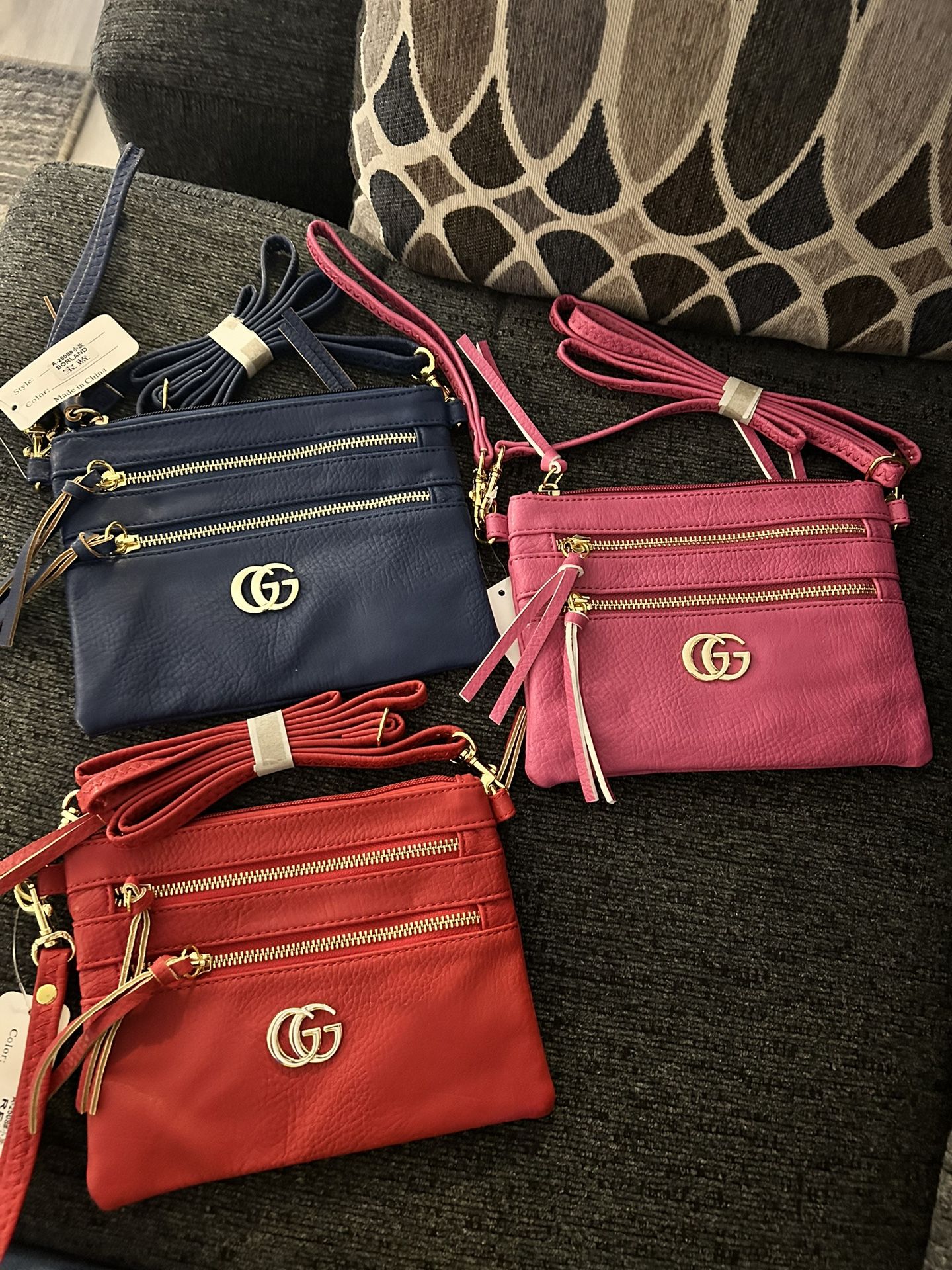 Crossbody/wristlet