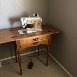 Sewing Machine With Storage Table 