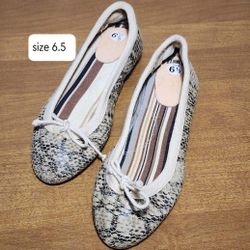 NEW- Joie, Snake Embossed Adjustable Flats, Size 6.5 