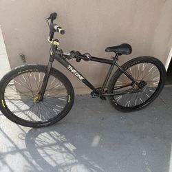 Throne 29ner Black And Gold