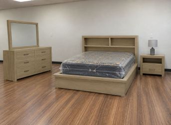 Queen/King Light Oak Bedroom Set — Bed, Dresser, Mirror & Nightstand