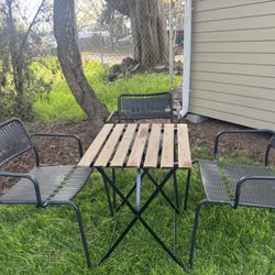 Table With 3 Chairs 