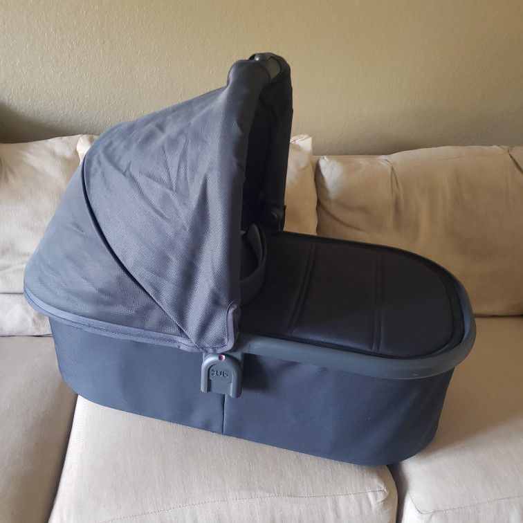 Uppababy bassinet black and grey
