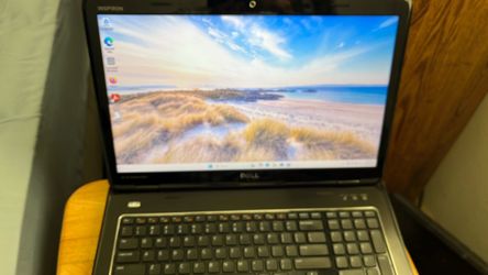 Dell laptop,17”, windows 11,office,ssd, new battery