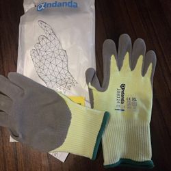 Brand New Size Small Cut Resistant Gloves