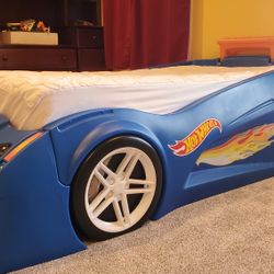 Step2 Hot Wheels Toddler To Twin Race Car Bed