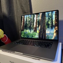 MacBook Air 15in 2024 M3 16gb Ram 512gb Storage