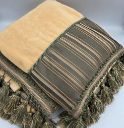 2 Vtg Croscill Home Cotton Golden Beige Green Tassel Trim Bath Towels 50 X 27