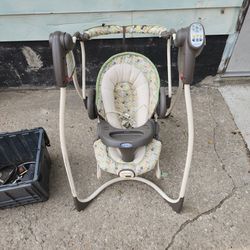 Graco baby swing and seat