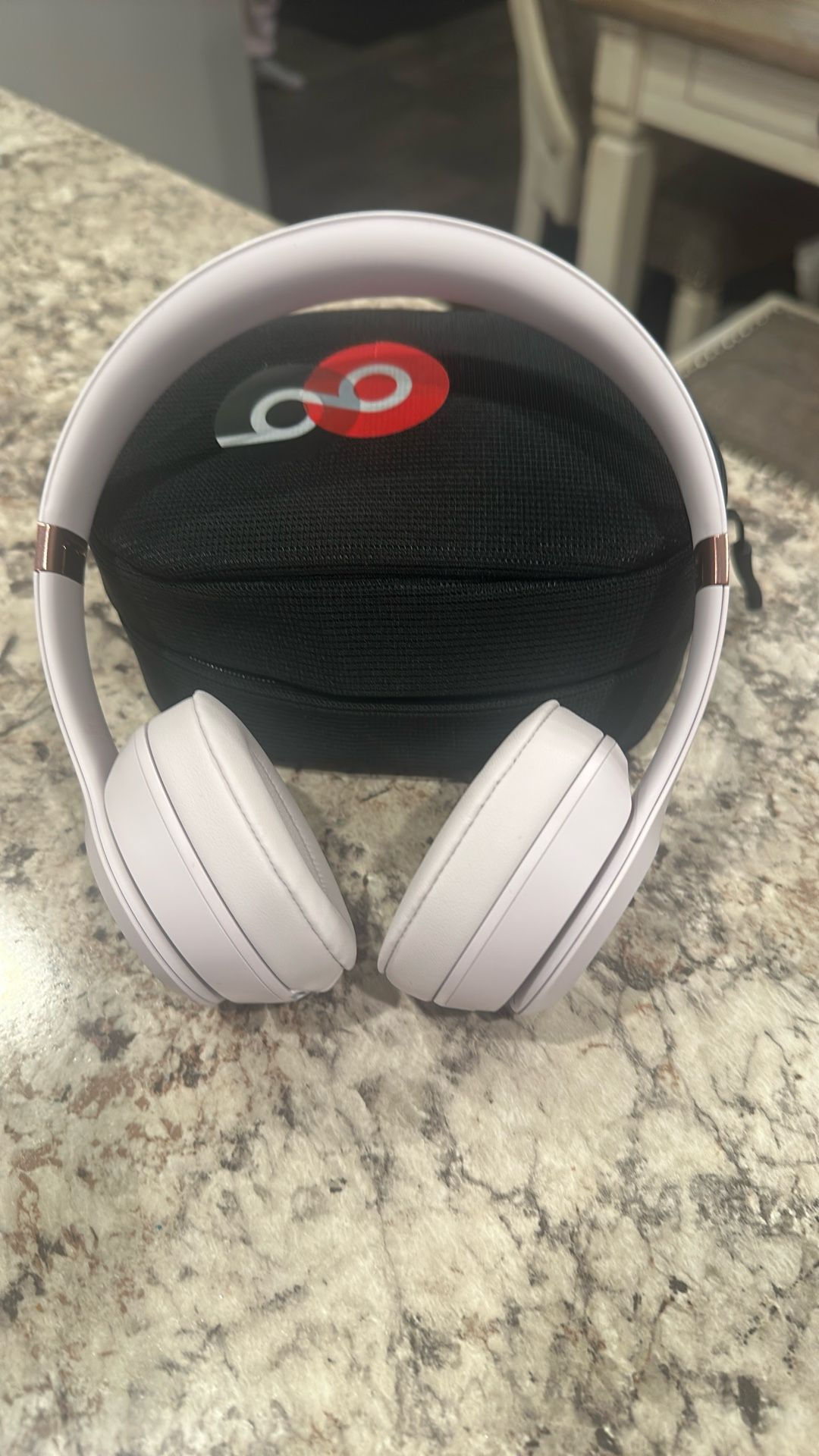 Beats Solo 4 – Cloud Pink – Excellent Condition – Case + Cords