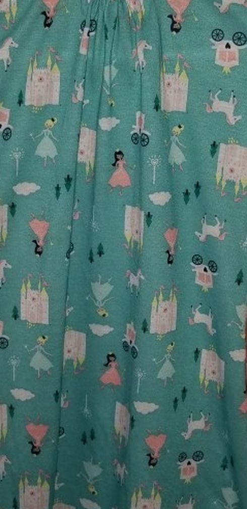 Nearly New - Girls Sleeping Gowns / Dresses - SIZE 6-7