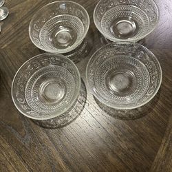 Glass bowls set of 4