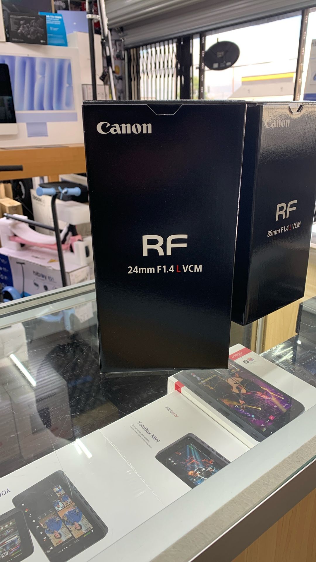 Canon RF 24mm F1.4L VCM Lens