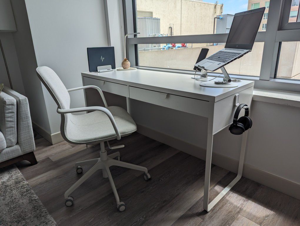 Modern Clean Lines & Generous Sized Desk -Micke
