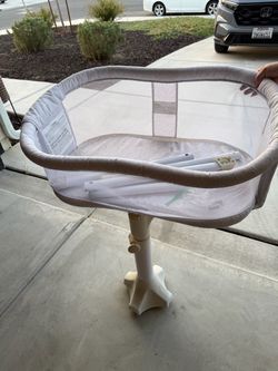 Halo Bassinest Swivel Sleeper Bassinet