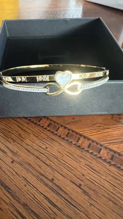 Trendy bangle bracelet