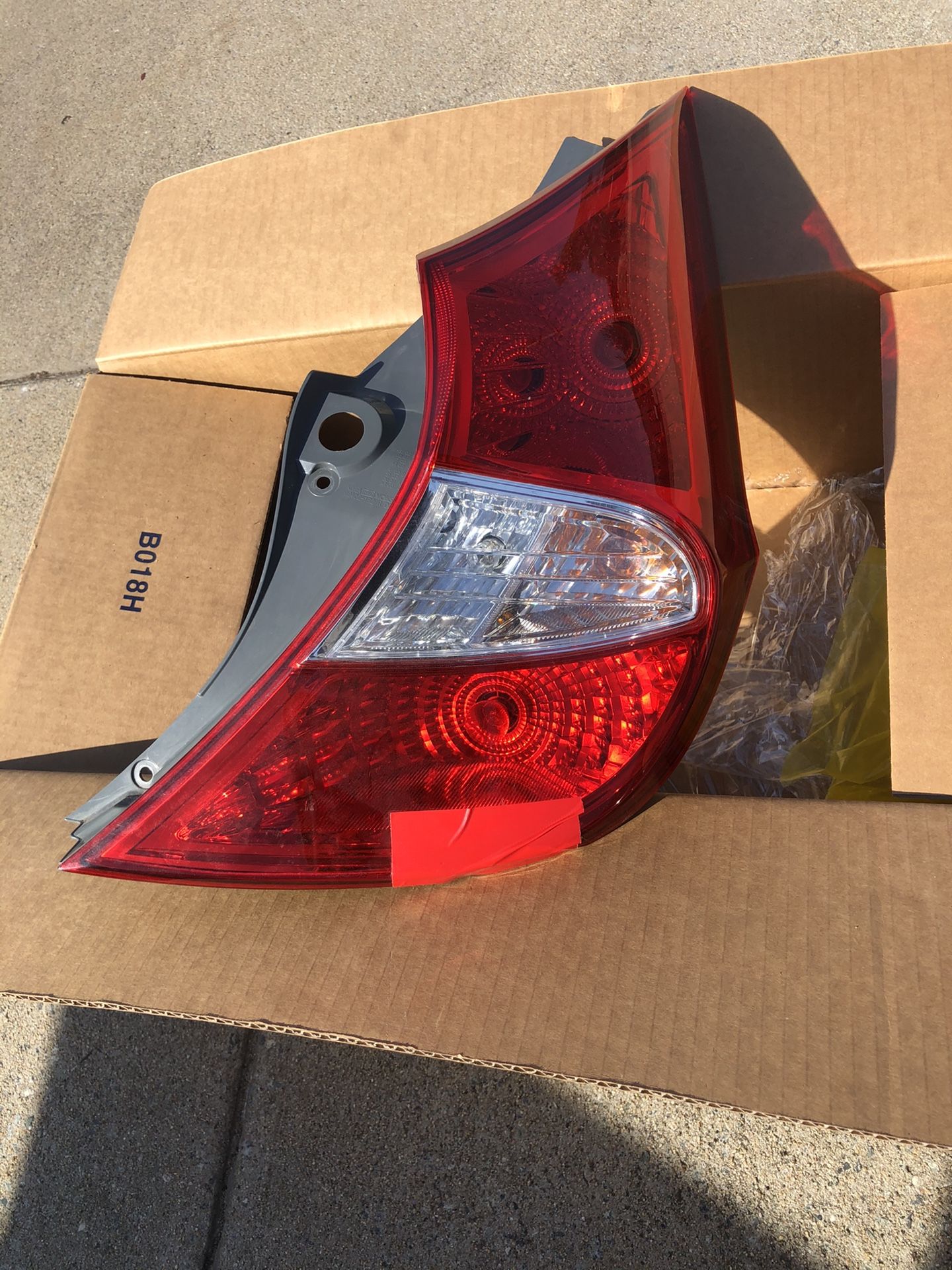2015 Hyundai Accent Right Tail Light (fits 2012-2017 I believe)