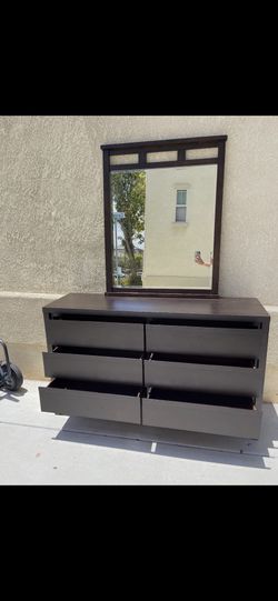 dresser And Mirror Excellent Condition No Scratches Lightly Has Been Used
