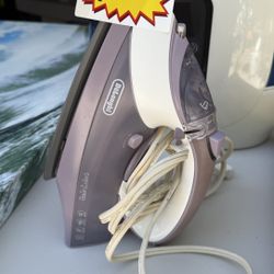 Delonghi 1750W Iron